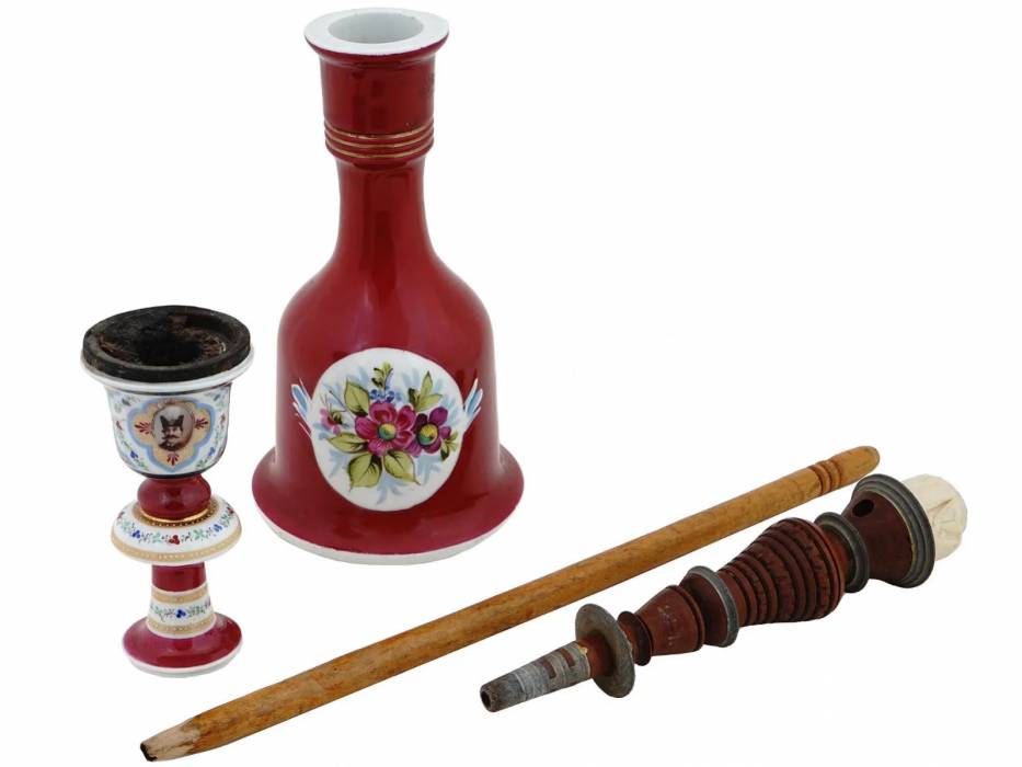 Hand painted porcelain hookah. Kuznetsov factory in Dulevo. Russia. 19th century