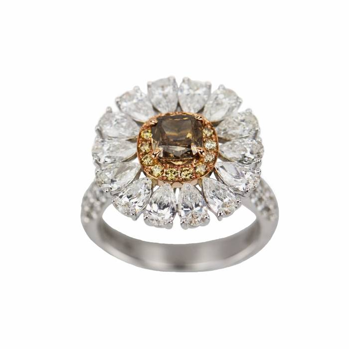 Ring in white 18K gold with diamonds. Marbella.