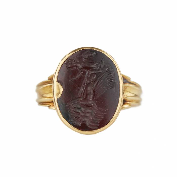 Antīks 18K zelta gredzens ar sarkanu jašmas dārgakmeni, kas attēlo Apollona ratu. Roma II-III gs.