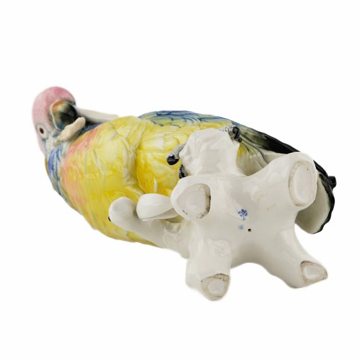 Figure En Porcelaine Perroquet Bleu. Karl Ens.