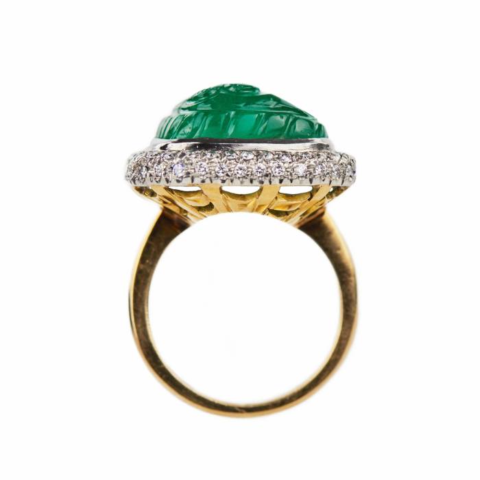 Внушительное 18 К золотое кольцо-перстень с изумрудом и бриллиантами. 