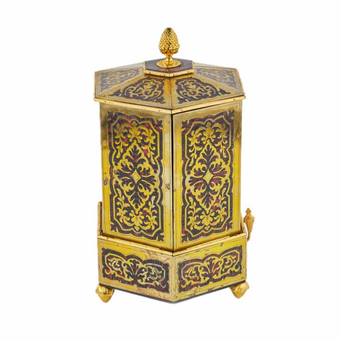 Boîte à cigares unique en forme de Pagode avec mécanisme d&39;ouverture à rabat. 19ème siècle. 