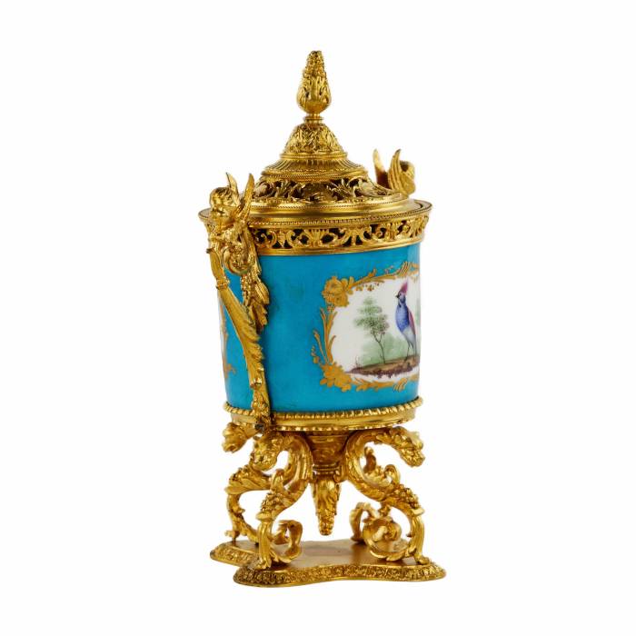 Бронзовая позолоченная ароматница  с фарфоровой вставкой  в стиле Sevres. Конец 19 века