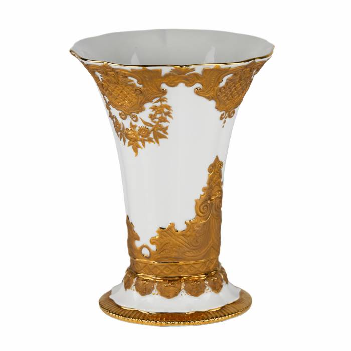 Magnificent vase with golden relief. Meissen. Turn of the 19th and 20th centuries. 