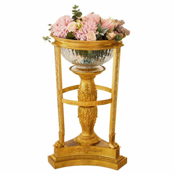 Une paire de pots de fleurs grandioses et décoratifs de Jardinière dans le style de Napoléon III. France. Le tournant du 19e-20e siècle. 