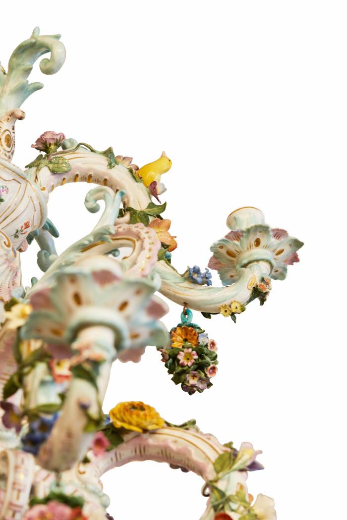 Delightful porcelain chandelier Meissen 1790, from the residence of King Alfonso XIII in Biarritz.