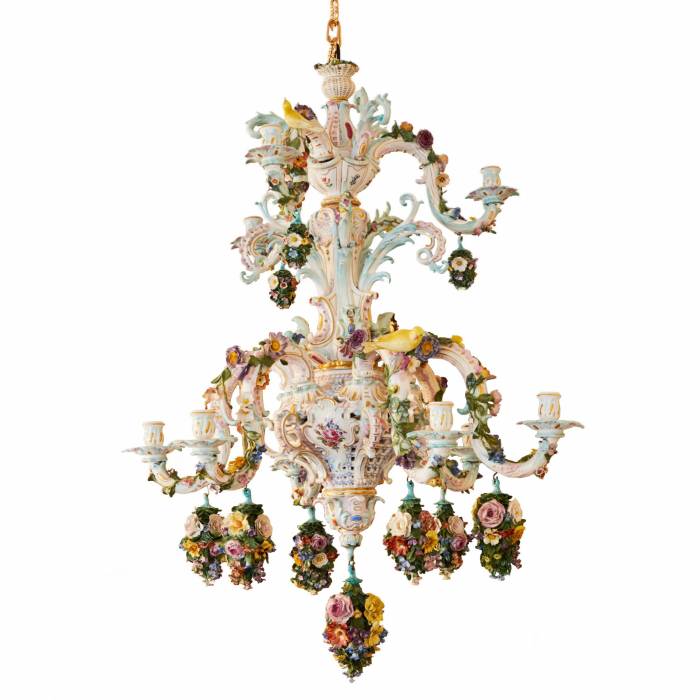 Delightful porcelain chandelier Meissen 1790, from the residence of King Alfonso XIII in Biarritz.