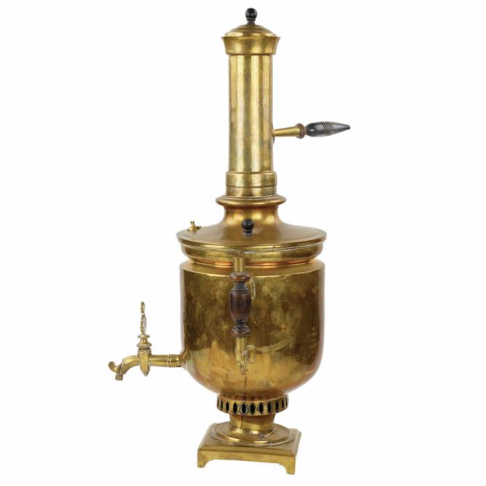 Samovar cylindrique russe en laiton avec tuyau et couvercle. 19ème siècle. TNACH. 