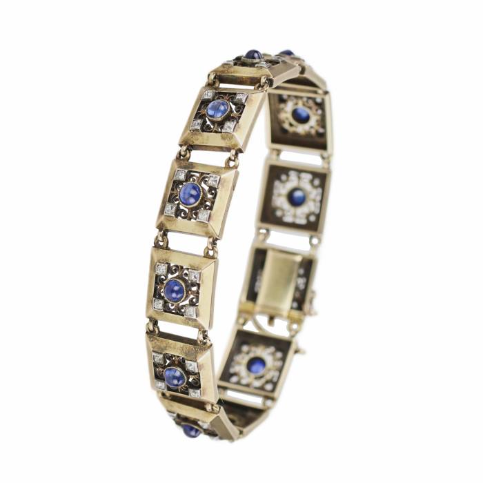 Élegant bracelet en or russe 56 carats avec saphirs et diamants de Carl Faberge. Moscou, Russie 1899-1908.