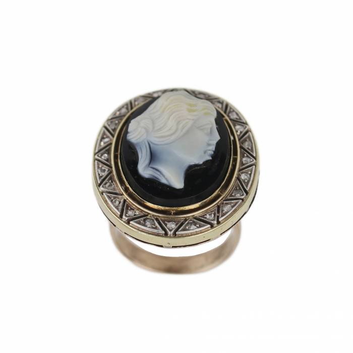 Oval gold ring with cameo and diamonds. Latvia 1920-1930.