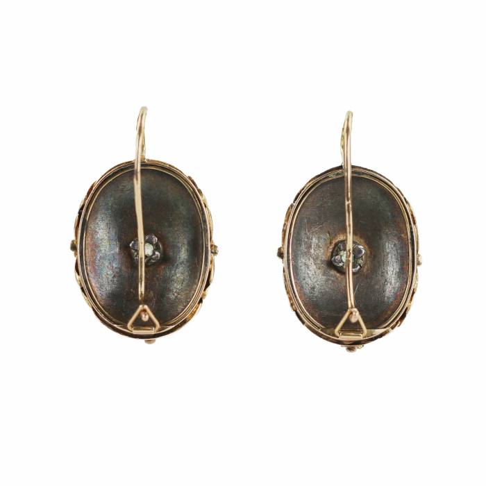 Boucles doreilles en or avec agate et diamant. Lettonie 1920-1930.