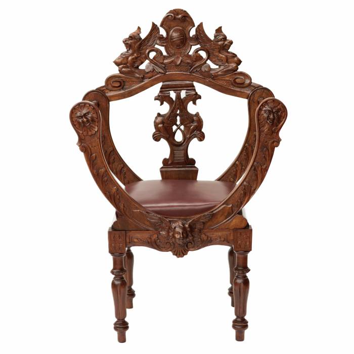 Izgrebts, bagātīgi dekorēts riekstkoka krēsls. 19. gadsimts 