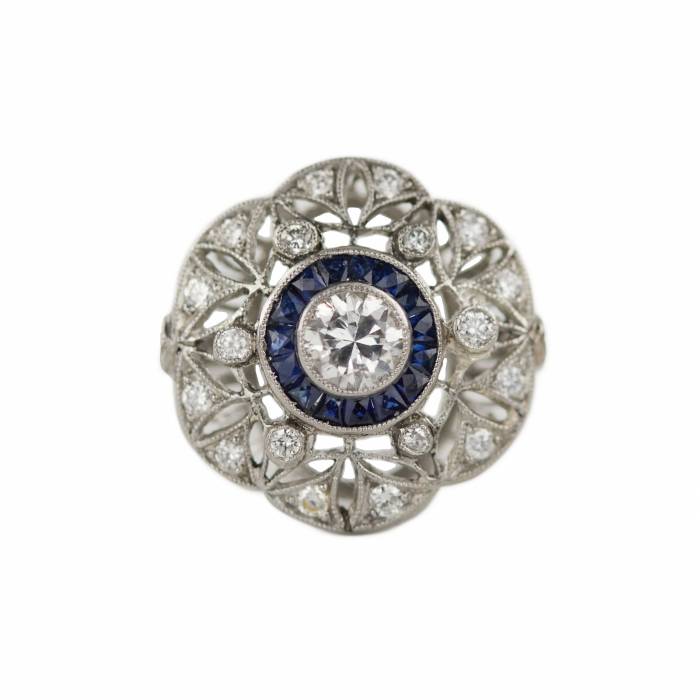 Art Deco style ring in 900 platinum with diamonds and sapphires. 