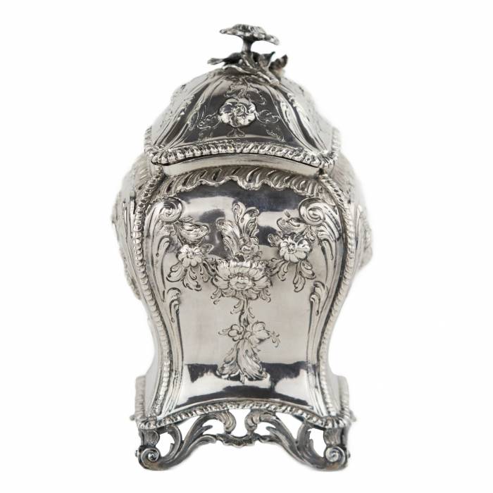 A marvelous silver teapot made in England from the 18th century. London, Herbert & Co.1762