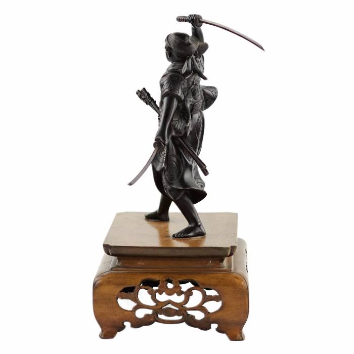 Японская, бронзовая скульптура воина-самурая. Япония . Мэйджи . Рубеж 19-20 века.