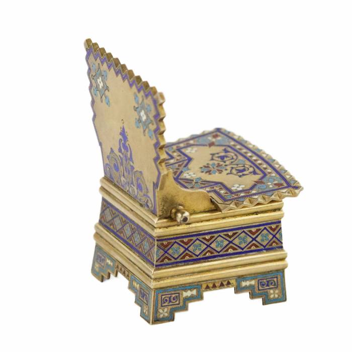 KHLEBNIKOV. Silver salt shaker-throne, champlevé enamel and gilding, in neo-Russian style. Late 19th century 