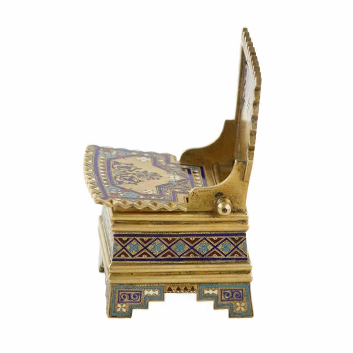 KHLEBNIKOV. Silver salt shaker-throne, champlevé enamel and gilding, in neo-Russian style. Late 19th century 