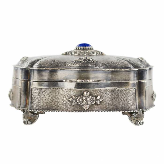 Итальянская, серебряная шкатулка для украшений барочной формы.