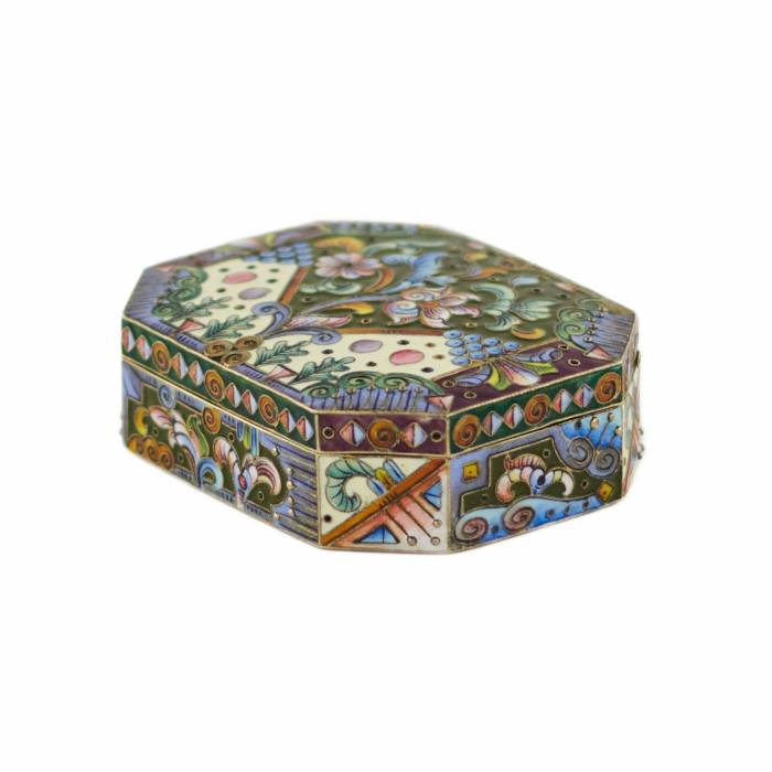 RUSSIAN ART NOUVEAU SILVER SNUFFBOX WITH CLOISONNÉ ENAMEL. 6TH MOSCOW JEWELLERS’ ARTEL  RUSSIA, MOSCOW, 1908–1917
