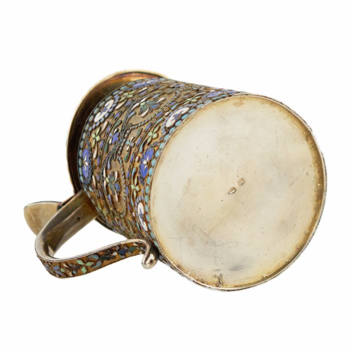 Tasse russe en émail cloisonné en argent de style néo-russe. 20ième siècle.