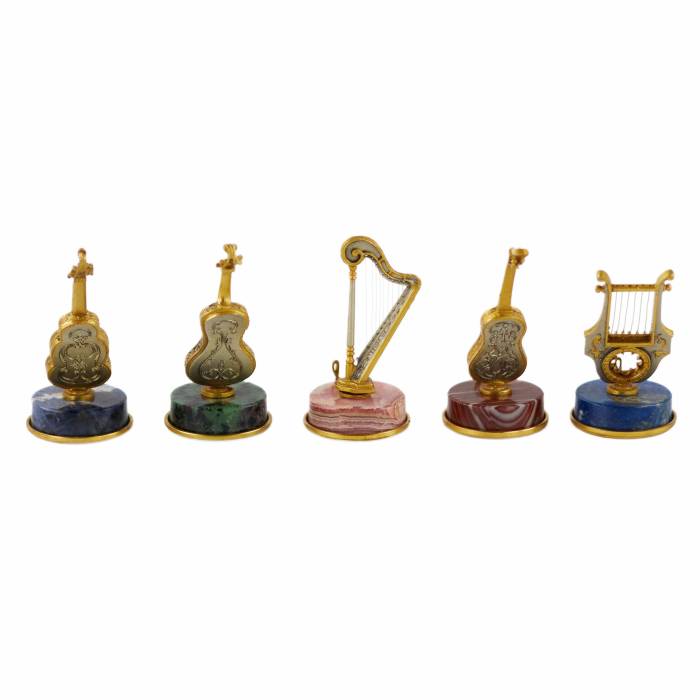 Ensemble de miniatures italiennes en argent de dix instruments à cordes de la Renaissance. 