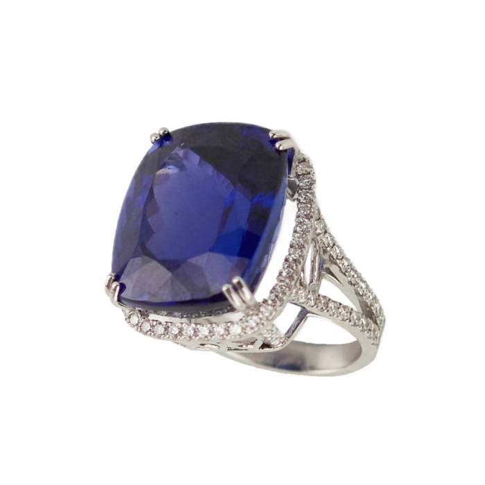 Bague en or avec tanzanite et diamants. 