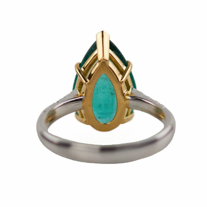 18K Gold Ring with Teardrop Emerald and Diamonds 