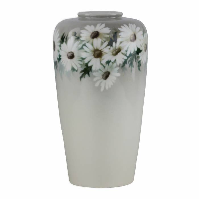 Vase Daisies. Imperial Porcelain Factory, 1915. 