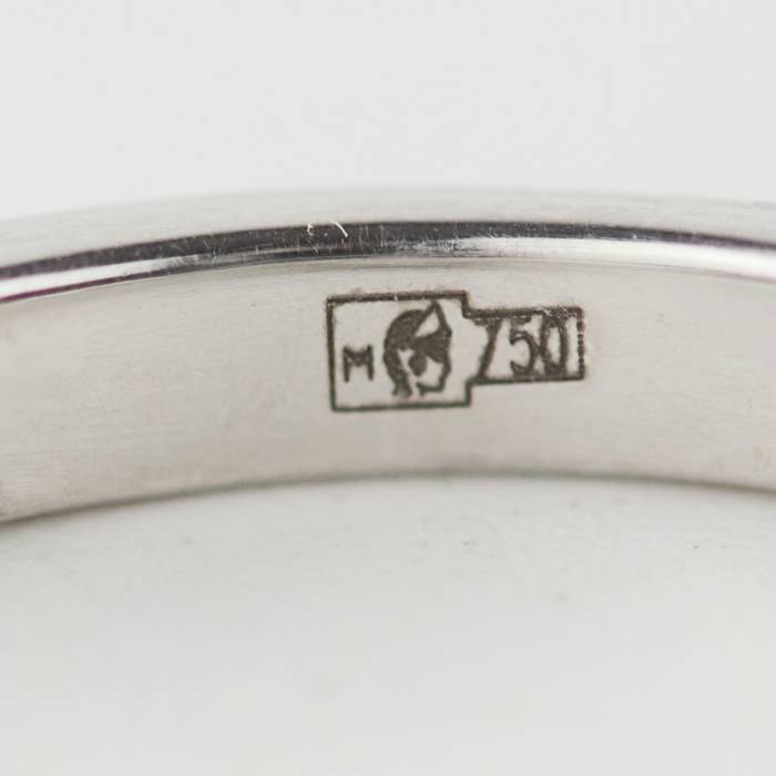 Bague en or 750 de style Art Déco avec trois diamants. 