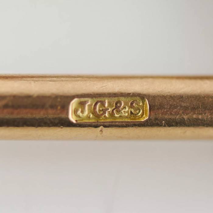 Montre de poche en or à trois boîtiers avec une chaîne et une scène érotique sur le cadran. 1900 