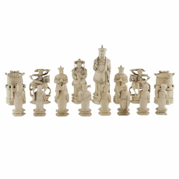 A beautiful set of Chinese ivory chess pieces. The turn of the 19th-20th centuries. 