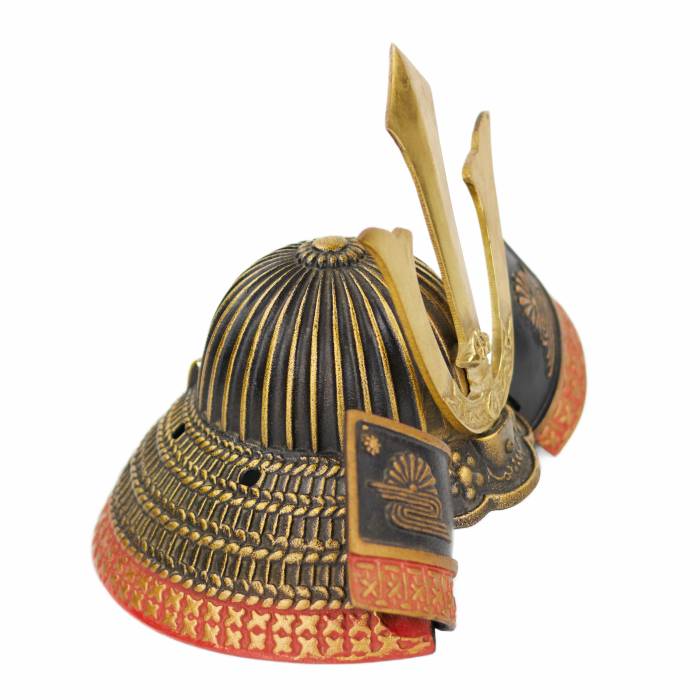 Бронзовая модель - самурайский шлем, Япония, 20 век.