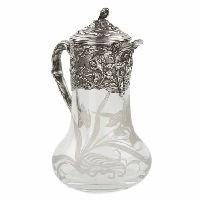 Crystal jug in silver from the Art Nouveau era. 