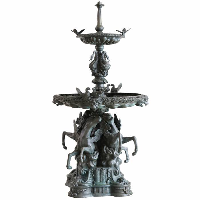 Grande fontaine en bronze à deux vasques d`après François Joseph Duret (1804-1865). 