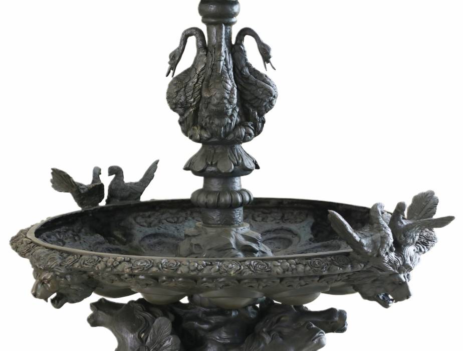 Grande fontaine en bronze à deux vasques d`après François Joseph Duret (1804-1865). 