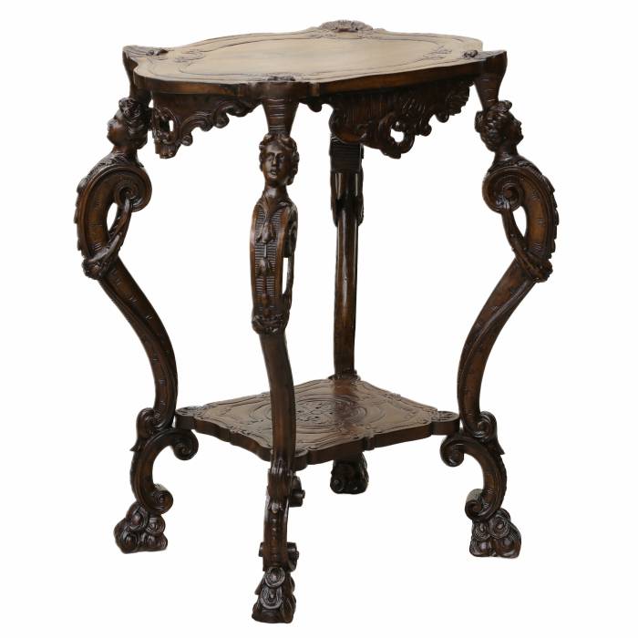 Table en bois sculpté de style néo-Roccoco du début du XIXème siècle. 