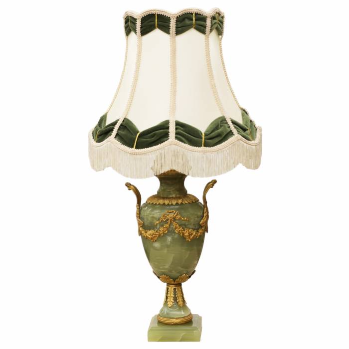 Лампа из оникса классической формы на колонне. Западная Европа 20 век. 