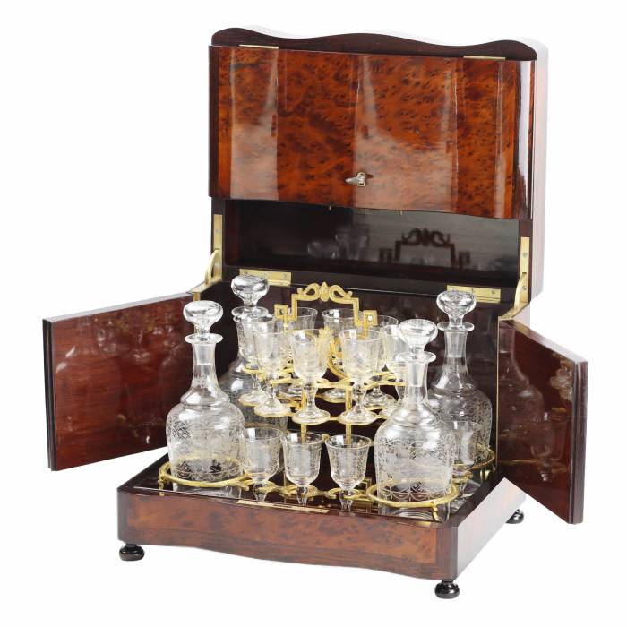 Maison TAHAN. Magnificent liquor bar in a burl veneer body. France. The period of Napoleon III. 