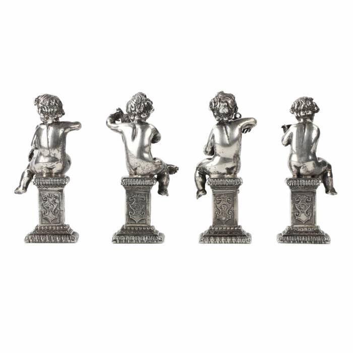 Четыре забавные фигурки путти-музыкантов в серебре.