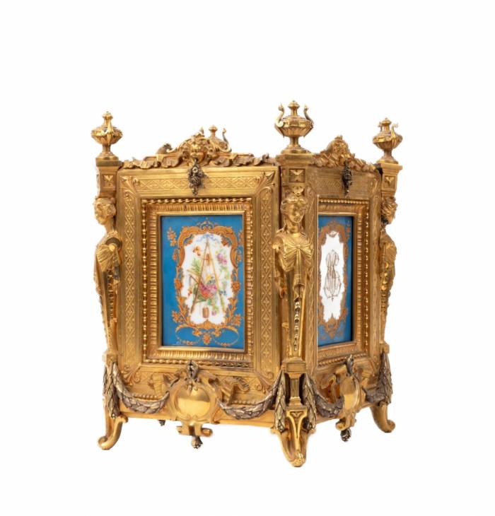 Excellent jardinière by Christofle & Cie in the style of Napoleon III. France, 19th century. 