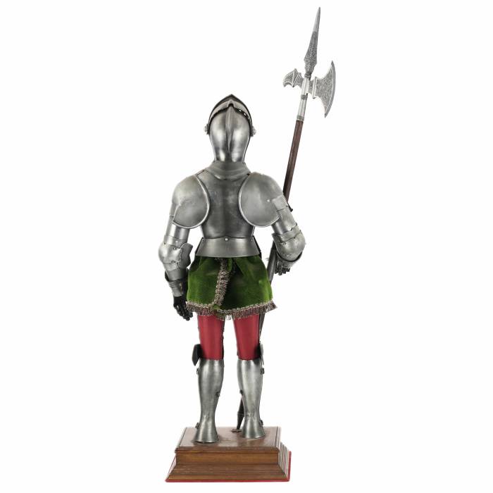 Realistic figure of a 16th century knight in full battle regalia. 20th century. 