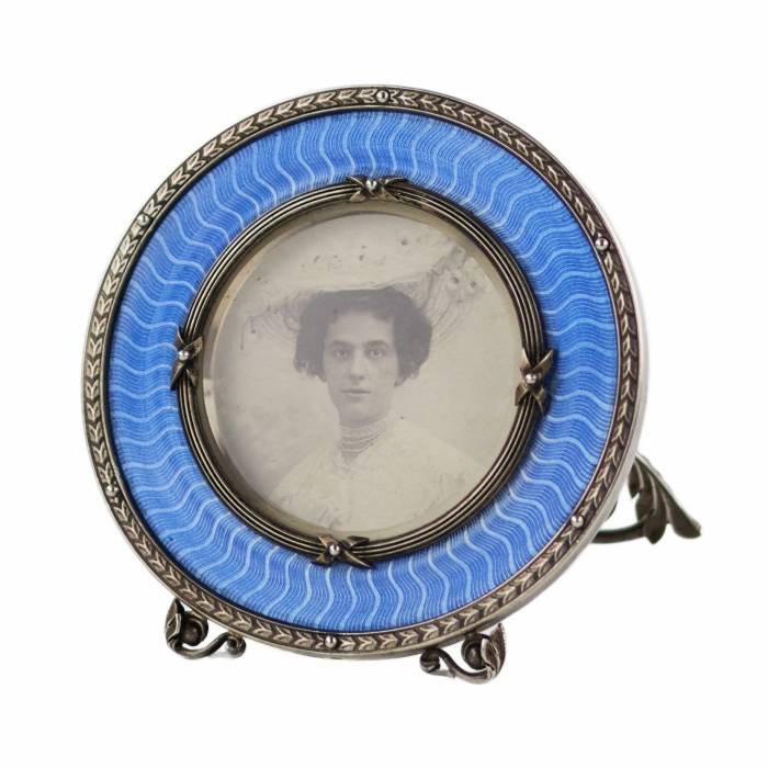 Cadre photo en argent et émail guilloché. Saint-Pétersbourg. EST. Britsyn. 1908-1917.