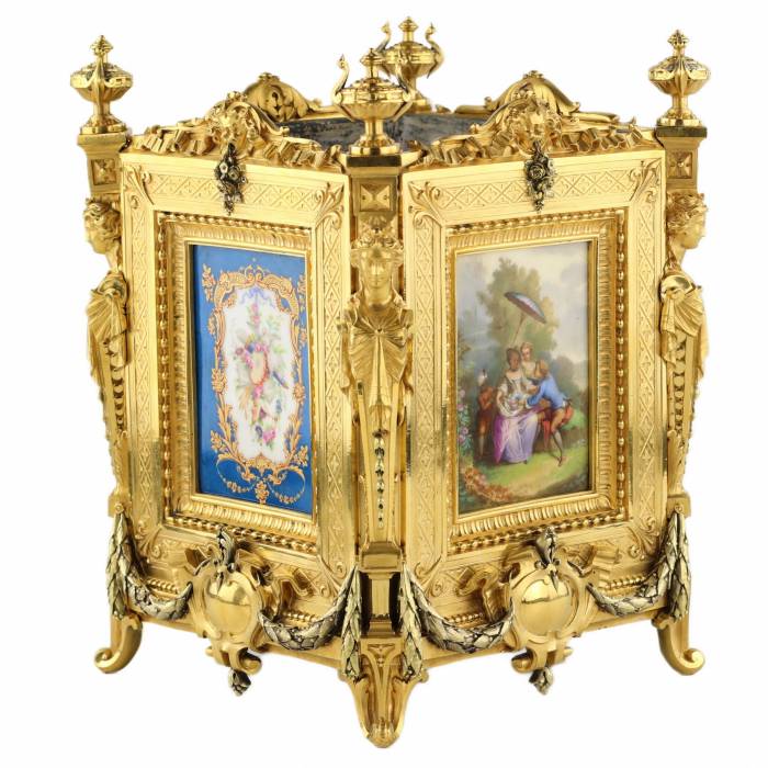 Excellent jardinière by Christofle & Cie in the style of Napoleon III. France, 19th century. 