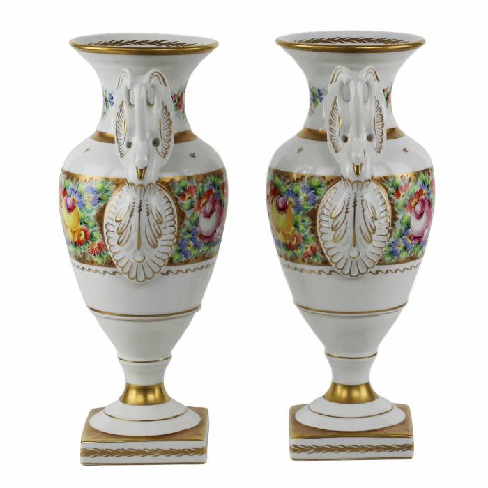 A pair of gilded porcelain Couleuvre vases in the French Empire style. 20th century. 