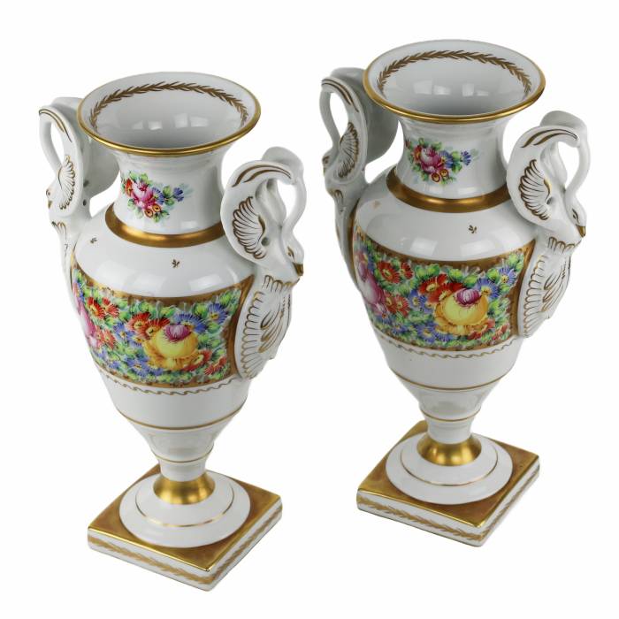 A pair of gilded porcelain Couleuvre vases in the French Empire style. 20th century. 