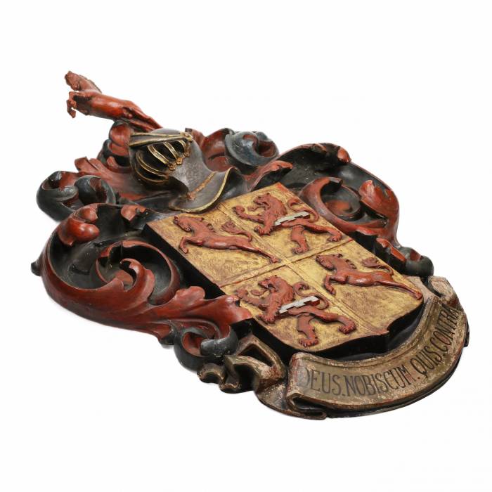 Large wooden coat of arms topped with a horse and the inscription Deus Nobiscum Quis Contra, 19th century. 