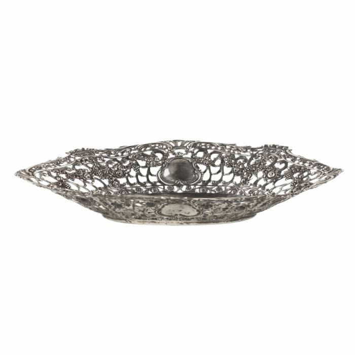 Plat decoratif en argent.