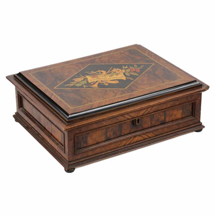 Boîte réalisée selon la technique de la Marqueterie. France. Troisième quart du XIXe siècle. 