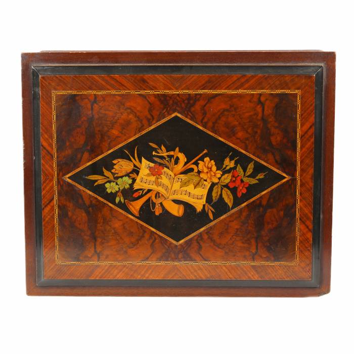 Boîte réalisée selon la technique de la Marqueterie. France. Troisième quart du XIXe siècle. 