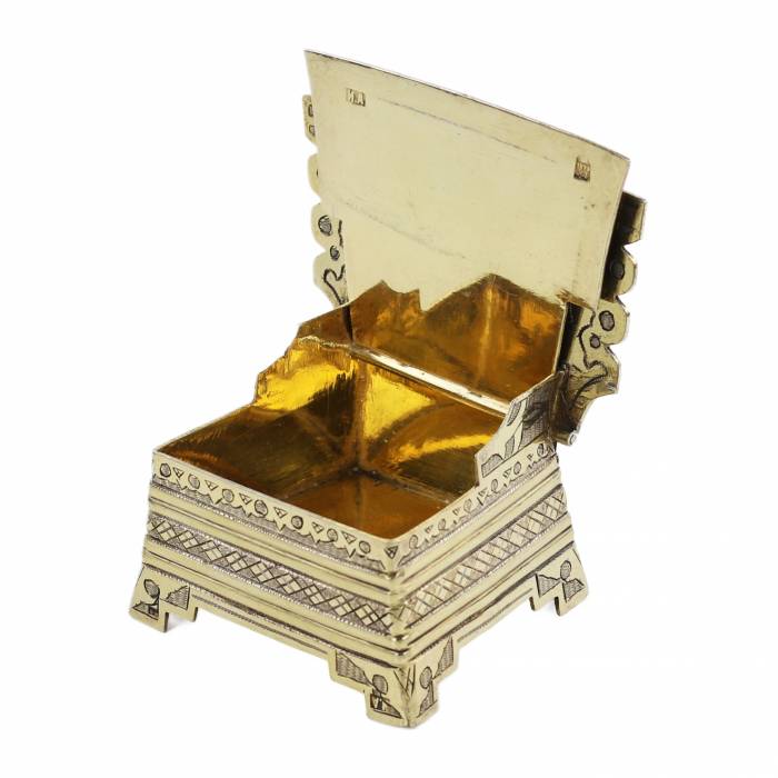Salière-chaise avec une image sculptée de fleurs Ivan Alekseev Russie, Moscou, 1874 